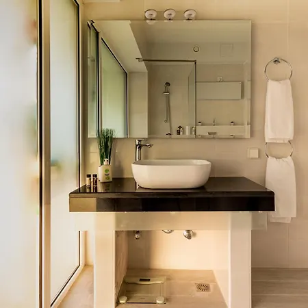 Boutie Executive, A Kalamatastay *