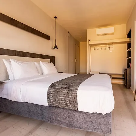 Boutie Executive, A Kalamatastay *