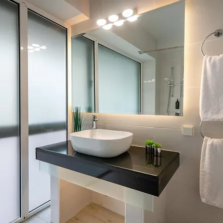 Boutie Executive, A Kalamatastay *